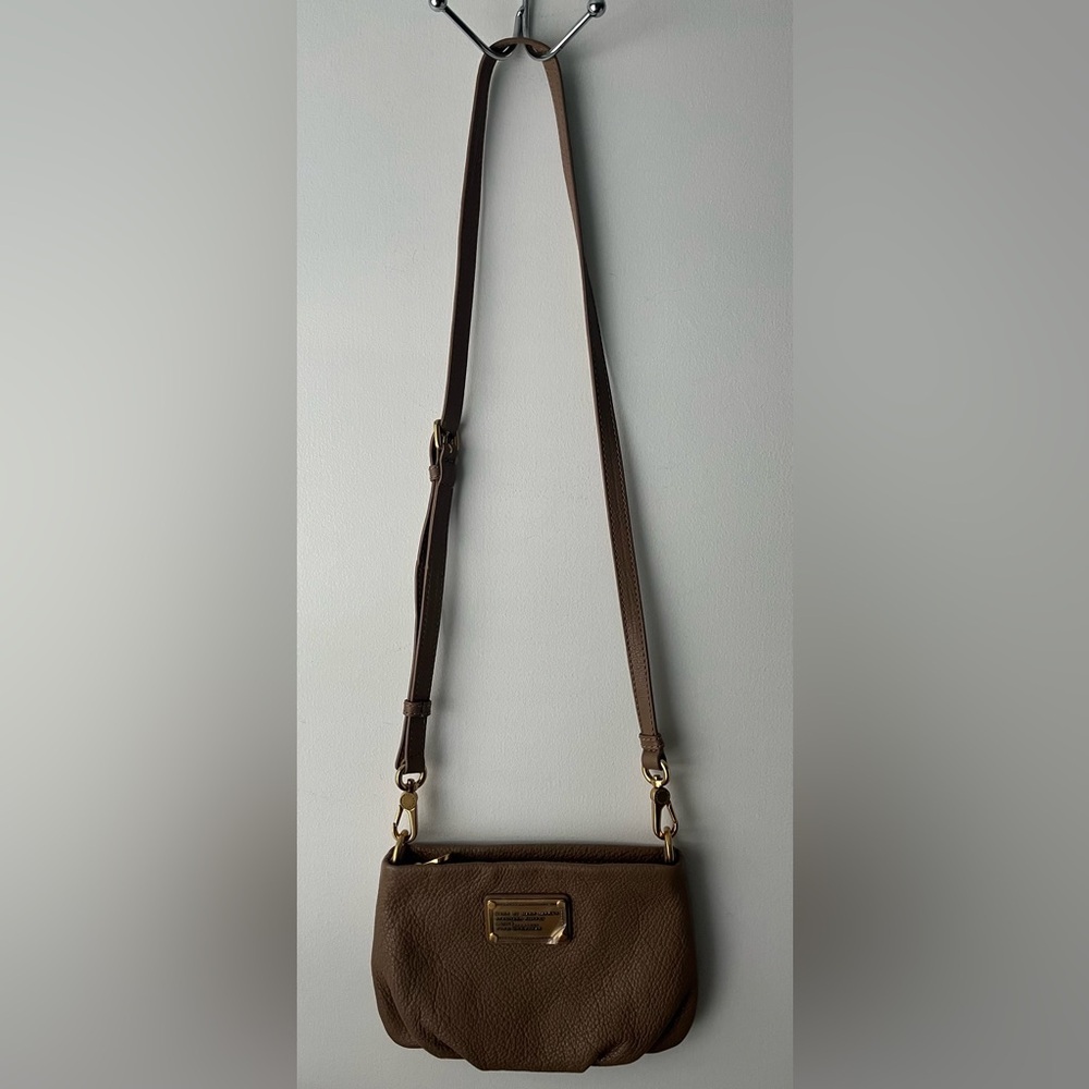 Marc by Mark Jacobs Classic Q Crossbody in Taupe Leather